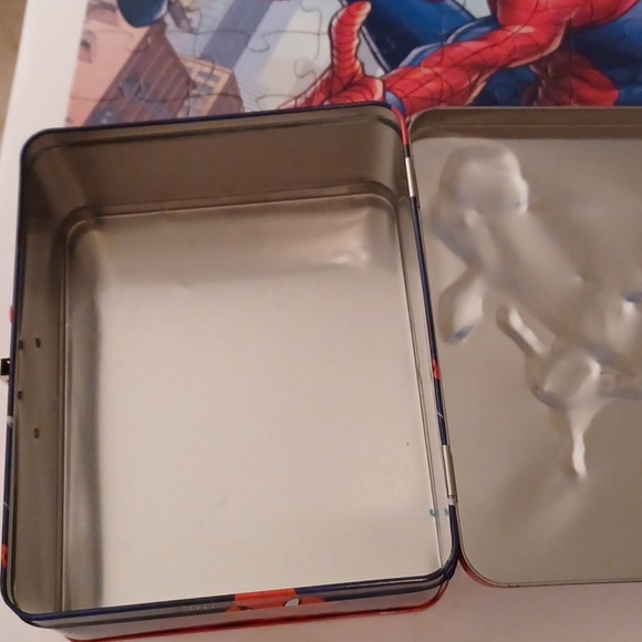 Spiderman 48 piece puzzle and lunchbox - Picture 8 of 9